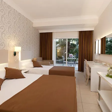 Club Mermaid Village Hotell 4*